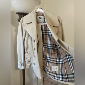 Burberry trench. Great condition.